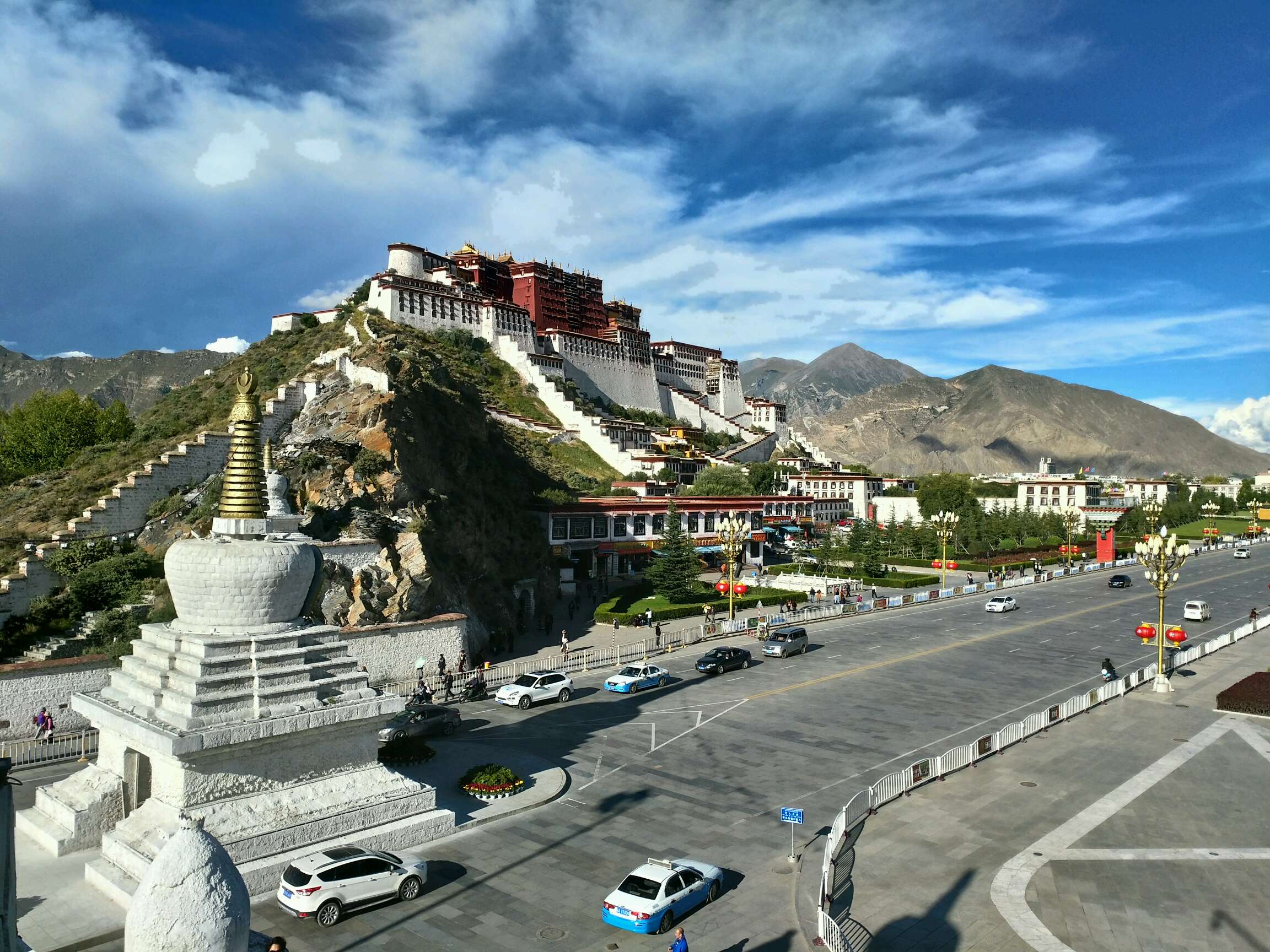 西藏，致敬领导与同胞的深情汇聚