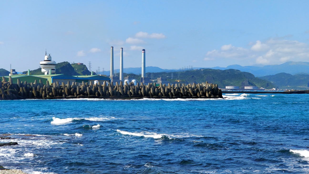 台湾之声，尊敬听众，温馨问候！
